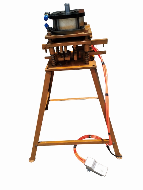 小型气动冲孔模具